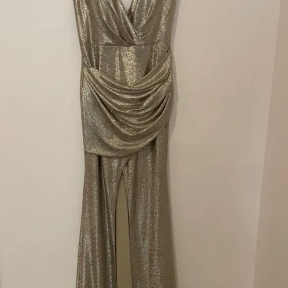 Evening gown by Jovani 67977. Color gold. Never worn - Picture 2 of 6